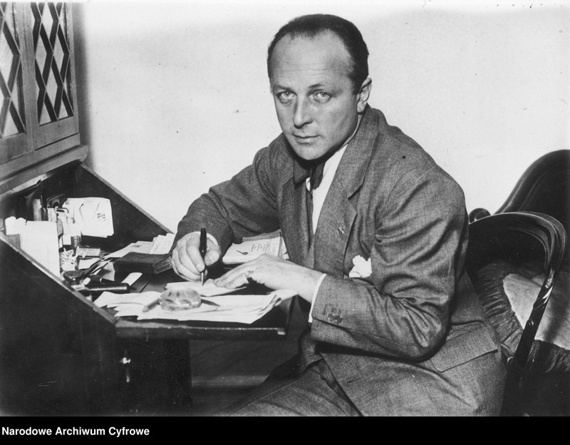 image.from.unit.number "Kurt Luedecke "