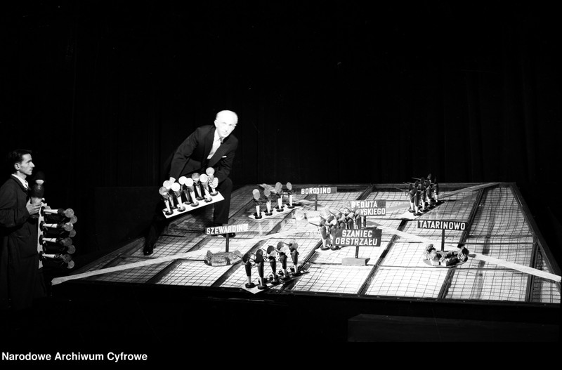 image.from.unit.number "Warszawa. Teatr Powszechny - sztuka "Wojna i pokój""