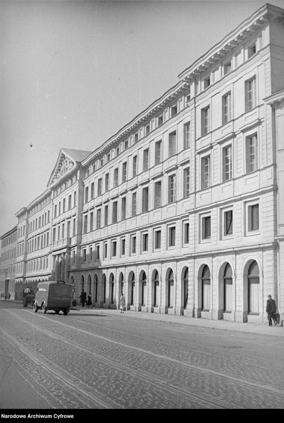 image.from.unit.number "Odbudowany Dom Interesów Andrzeja Zamoyskiego (Pałac Zamoyskich) przy ul. Nowy Świat 67/69 w Warszawie"