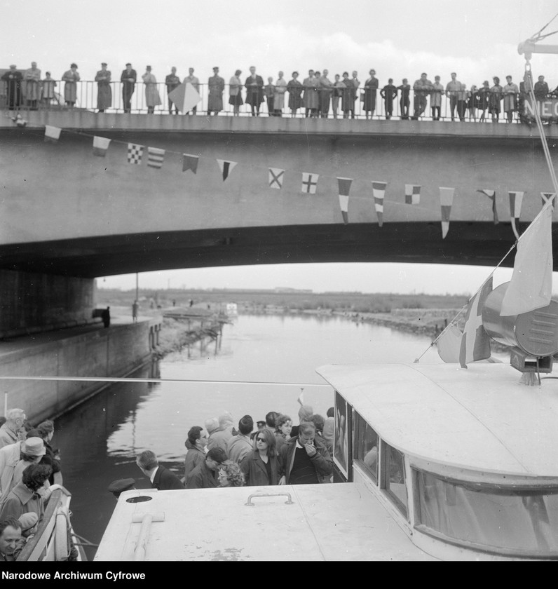 image.from.unit.number "Rejs inaugurujący żeglugę pasażerską na Kanale Żerańskim"
