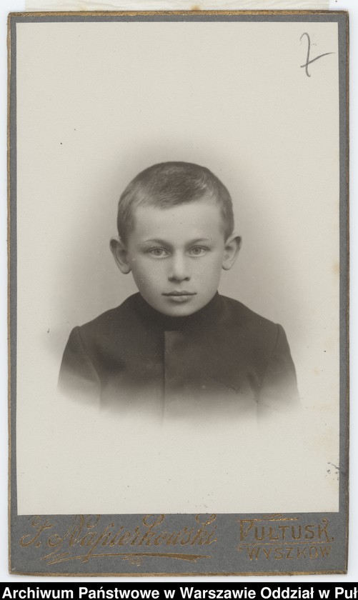 Obraz 15 z kolekcji "Chłopcy w niebieskich mundurkach... - uczniowie pułtuskiego Gimnazjum z okresu I wojny światowej"