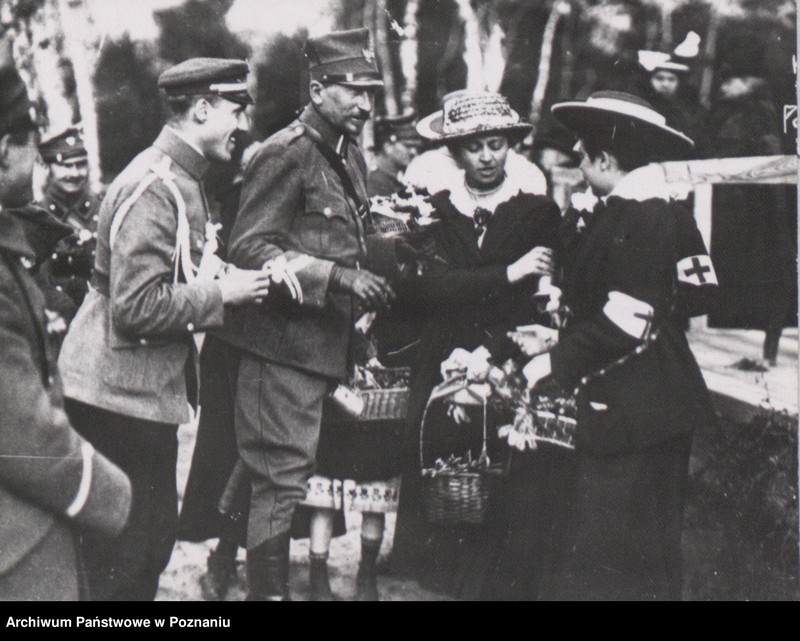 Obraz 7 z jednostki "Generał Józef Dowbór - Muśnicki podczas zaprzysiężenia Straży Ludowej na Placu Wolności w Poznaniu."