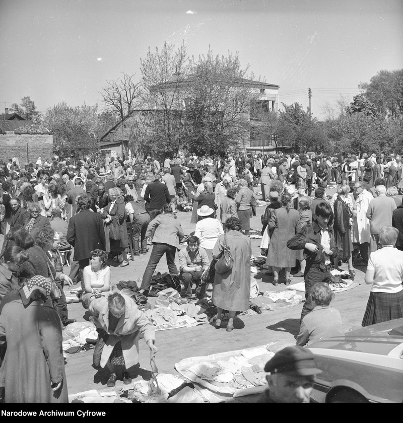 image.from.unit.number "Bazar przy ul. Paderewskiego w Rembertowie"