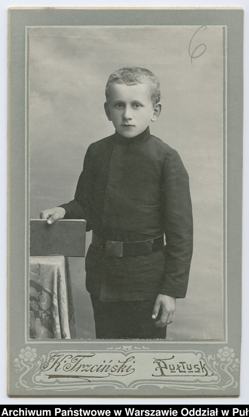 Obraz 95 z kolekcji "Chłopcy w niebieskich mundurkach... - uczniowie pułtuskiego Gimnazjum z okresu I wojny światowej"