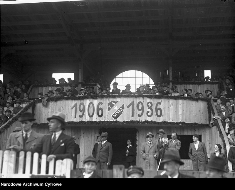 image.from.unit.number "Mecz piłki nożnej TS Wisła Kraków - Chelsea FC na stadionie Wisły Kraków rozegrany z okazji 30-lecia Towarzystwa Sportowego Wisła Kraków"