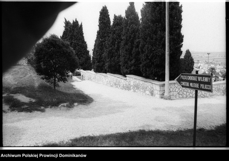 image.from.unit.number "Włochy. Polskie cmentarze wojenne w Casamassima i Loreto"