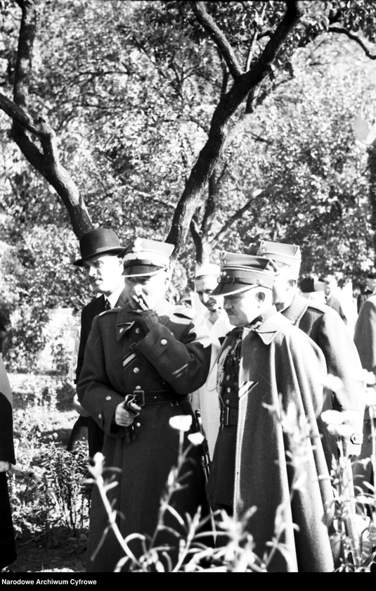 image.from.unit.number "Przeniesienie trumny z prochami hetmana Stefana Czarnieckiego do sarkofagu w Czarncy"