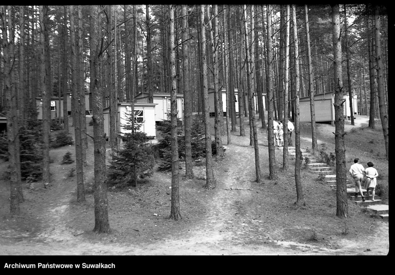 image.from.unit.number "Ośrodek wypoczynkowy Związku Zawodowego Pracowników Handlu nad zatoka Słupiańską, okolice Suwałk."