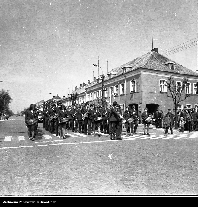 image.from.unit.number "[Pochód pierwszomajowy w Suwałkach ?]"