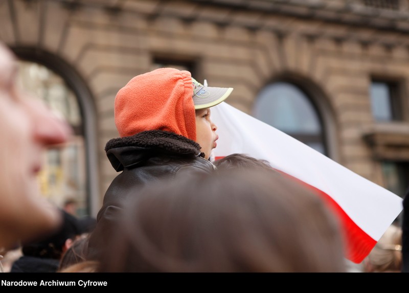Obraz 10 z jednostki "Drugi dzień żałoby narodowej w Warszawie po katastrofie lotniczej w Smoleńsku"