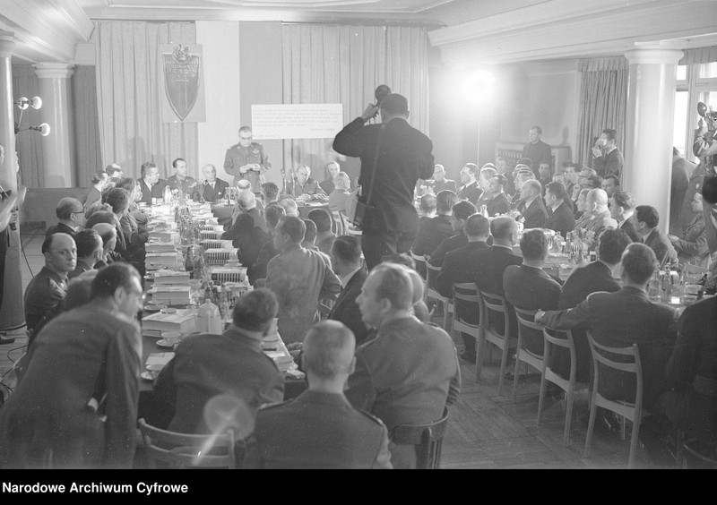 image.from.unit.number "Spotkanie kombatantów II wojny światowej - uczestników szturmu na Berlin - z kierownictwem Ministerstwa Obrony Narodowej w redakcji "Żołnierza Wolności" oraz w siedzibie Związku Bojowników o Wolność i Demokrację w Warszawie "