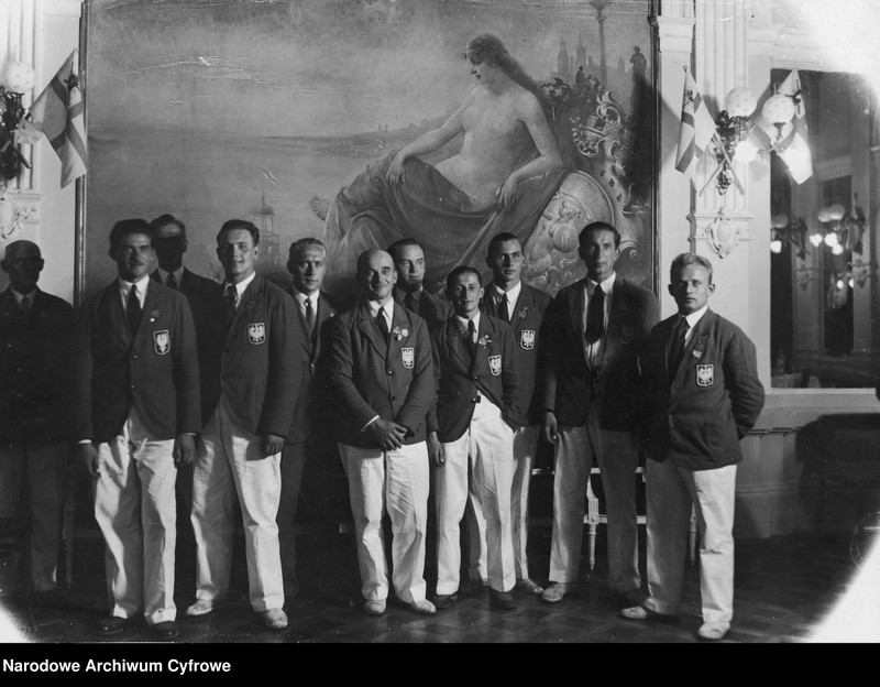 image.from.unit.number "Powitanie na Dworcu Głównym w Warszawie polskich olimpijczyków powracających z Letnich Igrzysk Olimpijskich w Los Angeles"