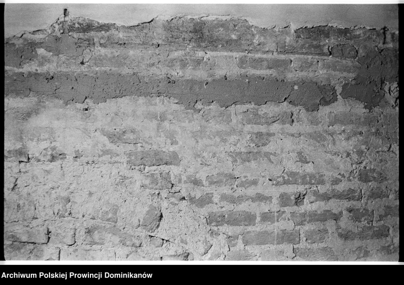 image.from.unit.number "Kraków, klasztor Ojców Dominikanów, obecna siłownia studentatu; obecne pomieszczenie gospodarcze na parterze północnego ramienia III wirydarza („slumsy” nr 11); podwórze przykuchenne; podwórze przy furcie. Kraków, kamienica przy ul. Stolarskiej 6, cela zakonna „slumsy” nr 13"
