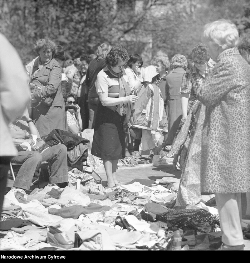 image.from.unit.number "Bazar przy ul. Paderewskiego w Rembertowie"