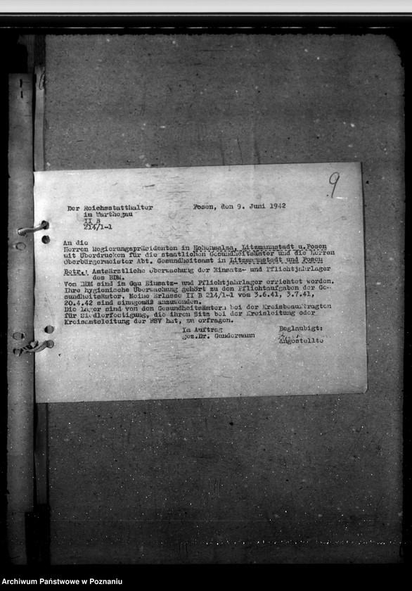 Obraz 13 z jednostki "Bestattung menschlicher Leichen. Überwachung der Lager des Bundes Deutscher Mädel. Bekämpfung der Verlausung. Typhussonderermittlung"