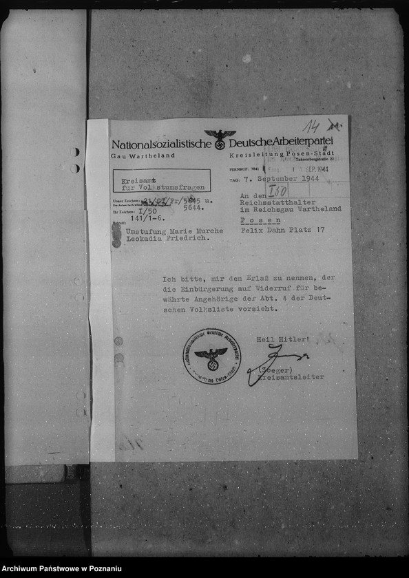 Obraz 18 z jednostki "Anwendung der Polenstrafrechts - Verordnung. Einbürgerung der Angehörigen der Abteilung IV der Deutschen Volksliste auf Widerruf. Anerkennung als privilegierte Schutzangehörige."