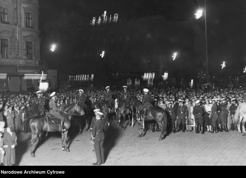 image.from.unit.number "Powitanie na Dworcu Głównym w Warszawie polskich olimpijczyków powracających z Letnich Igrzysk Olimpijskich w Los Angeles"