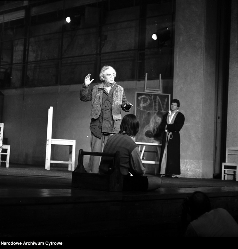 image.from.unit.number "Warszawa. Teatr Nowy - sztuka "Senat szaleńców""