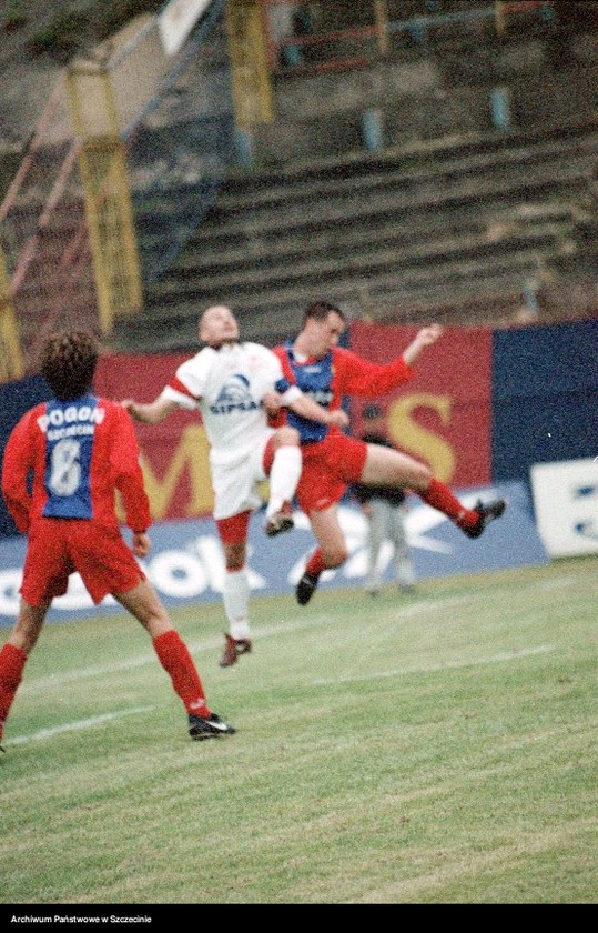 image.from.unit.number "Mecz piłki nożnej Pogoń Szczecin-Łódzki Klub Sportowy 2 sierpnia 1998 roku (1:1)"