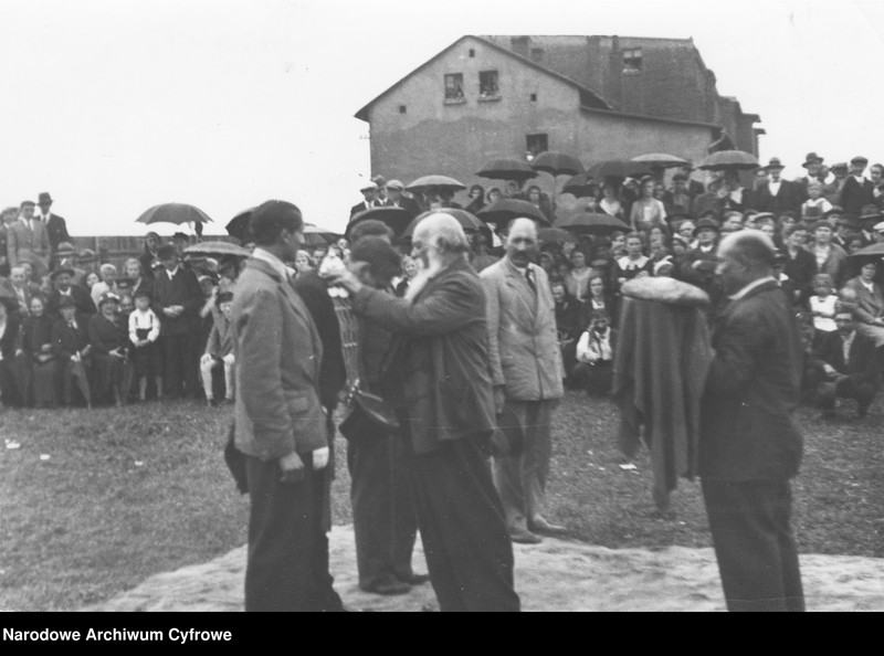 Obraz 1 z jednostki "Uroczystość koronacji króla Cyganów Michała Kwieka w Hajdukach Wielkich"