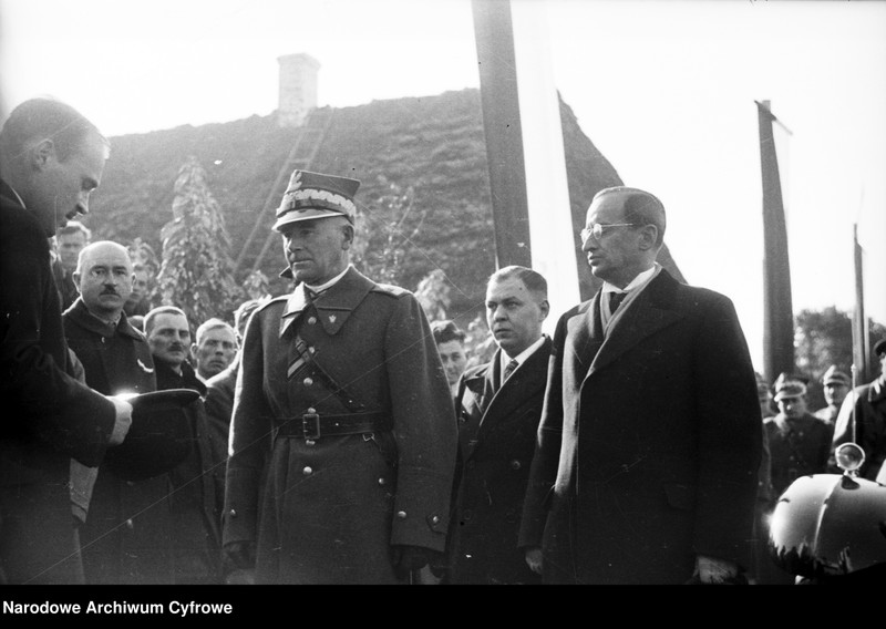 image.from.unit.number "Przeniesienie trumny z prochami hetmana Stefana Czarnieckiego do sarkofagu w Czarncy"