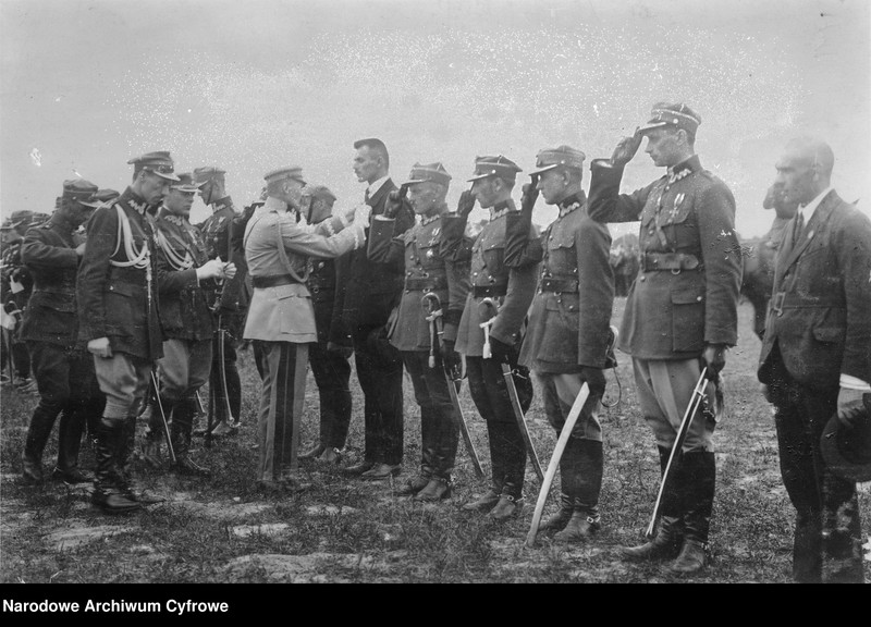 Obraz 2 z jednostki "Dekoracja oficerów 30 Dywizji Piechoty, weteranów byłej Brygady Syberyjskiej w drugą rocznicę powrotu do Polski"