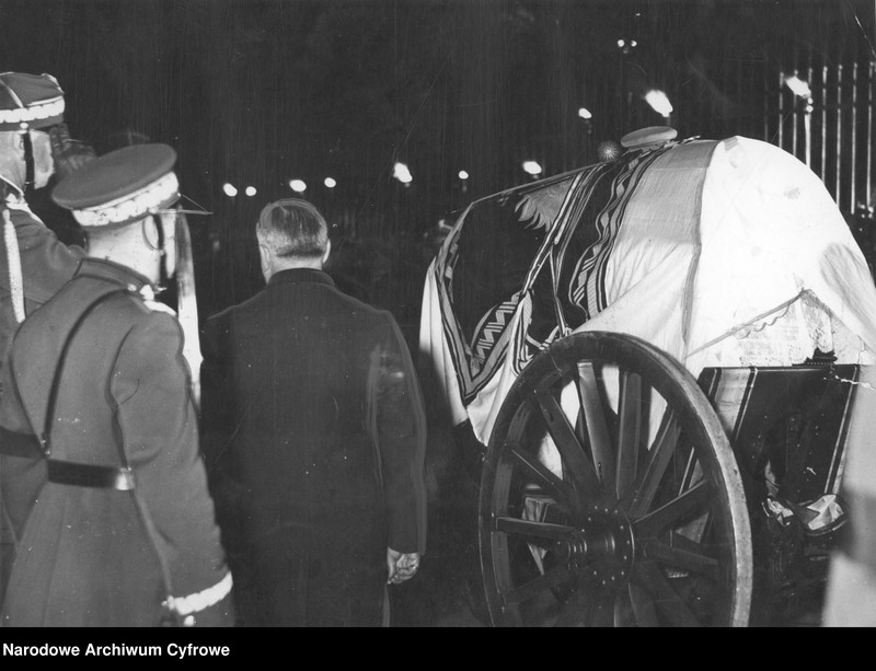 image.from.unit.number "Uroczystości pogrzebowe marszałka Polski Józefa Piłsudskiego w Warszawie"