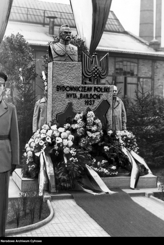 image.from.unit.number "Odsłonięcie pomnika marszałka Józefa Piłsudskiego na terenie Huty Baildon w Katowicach"