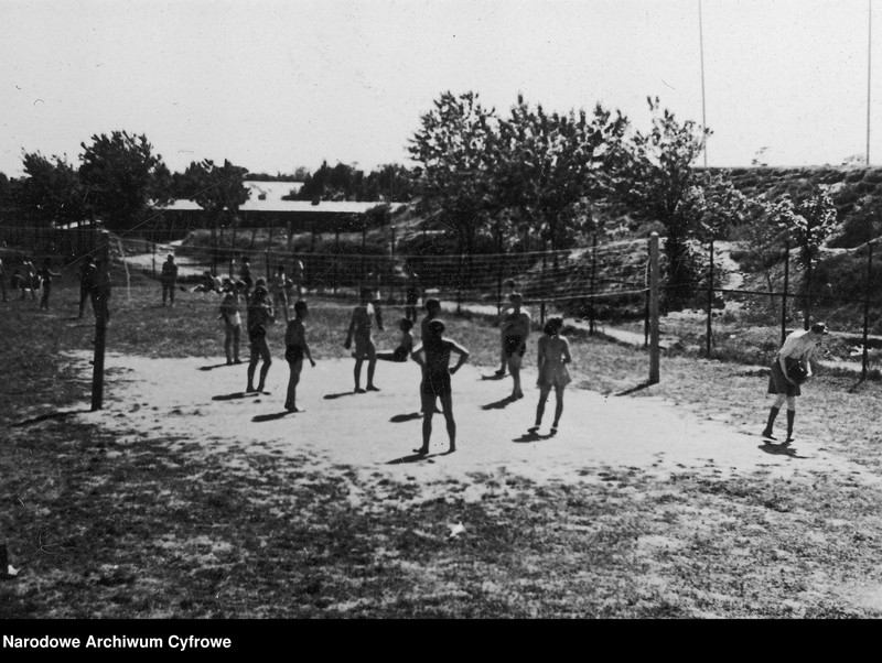 image.from.unit.number "Obóz Związku Młodzieży Chrześcijańskiej YMCA nad Wisłą"