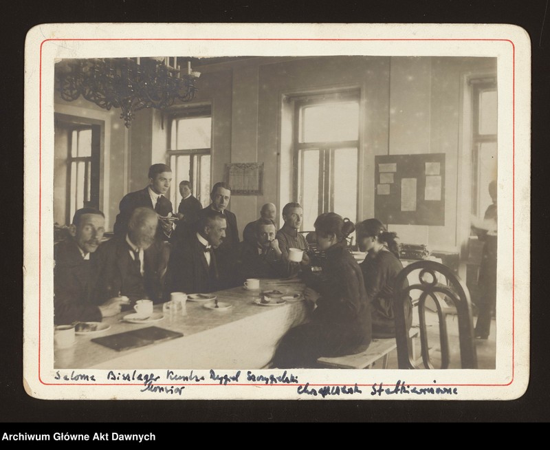 image.from.unit.number "Fotografie członków Mieszanej Komisji Rewindykacyjnej (zbiorowe)."