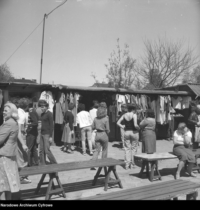 image.from.unit.number "Bazar przy ul. Paderewskiego w Rembertowie"