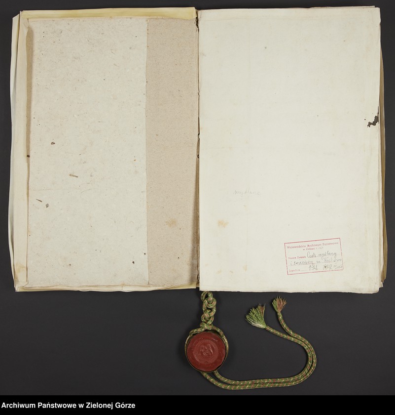 image.from.unit "[Władze miejskie Wschowy potwierdzają cechowi mydlarzy i ,świecarzy tamże artykuły statutowe przedłożone im przez mistrzów cechowych Zachariasza Teodora Prüfera, Daniela"