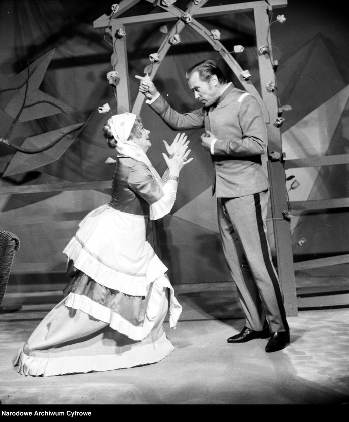 Obraz 15 z jednostki "Warszawa. Teatr Ludowy - sztuka "Żołnierz i bohater""