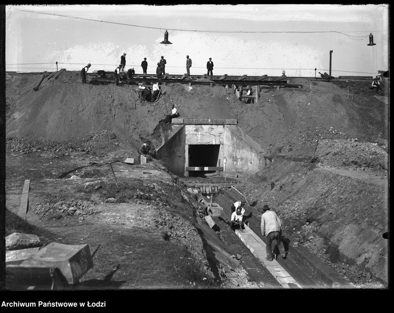 Obraz 1 z jednostki "Wiadukt, prace przy regulacji rzeki Karolewki przy wiadukcie kolejowym."