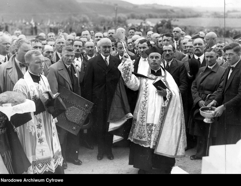 image.from.unit.number "Uroczystość ofiarowania premierowi Waleremu Sławkowi zagrody w Racławicach, województwo kieleckie"
