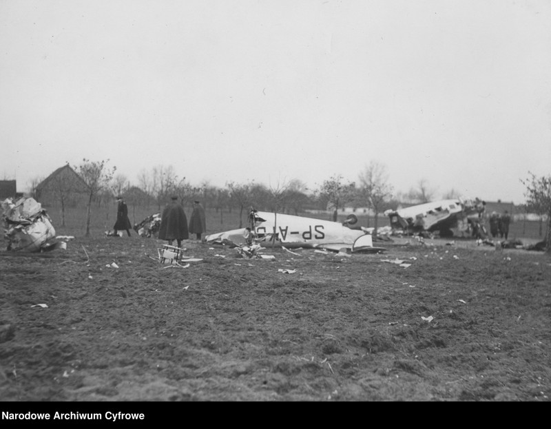 Obraz 4 z jednostki "Katastrofa samolotu pasażerskiego Lockheed L-10 Electra (SP-AYD) pod Piasecznem"