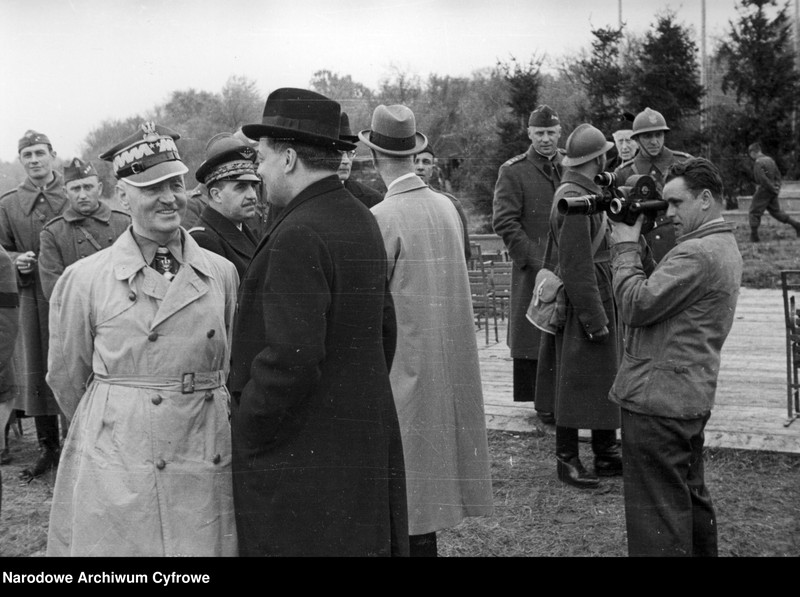 image.from.unit.number "1 Dywizja Grenadierów Wojska Polskiego we Francji - obchody święta 3 Maja i uroczystość nadania miana Grenadierów odbywające się przy szosie Autreville-Martigny"