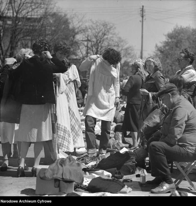 image.from.unit.number "Bazar przy ul. Paderewskiego w Rembertowie"