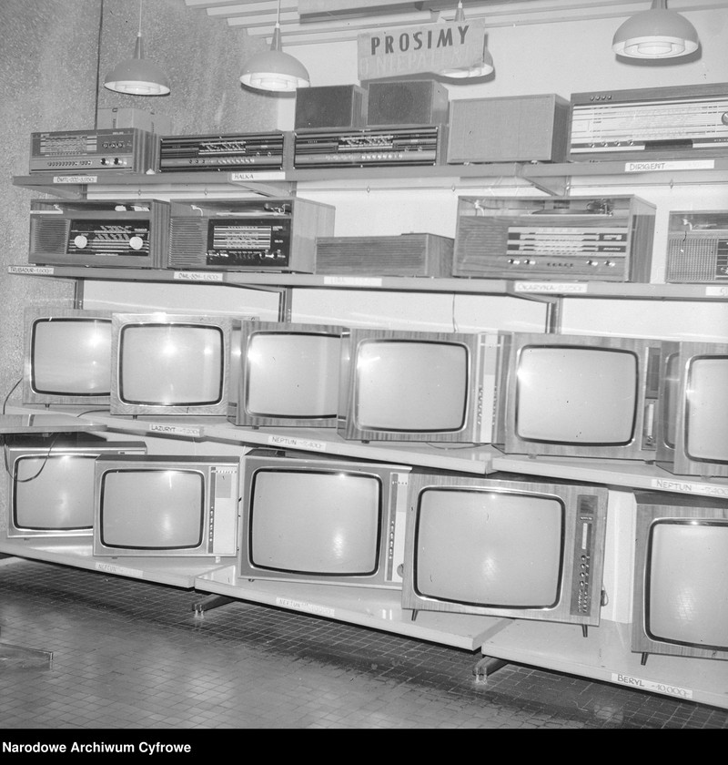 image.from.unit.number "Sklep RTV przy ul. Żelaznej w Warszawie"