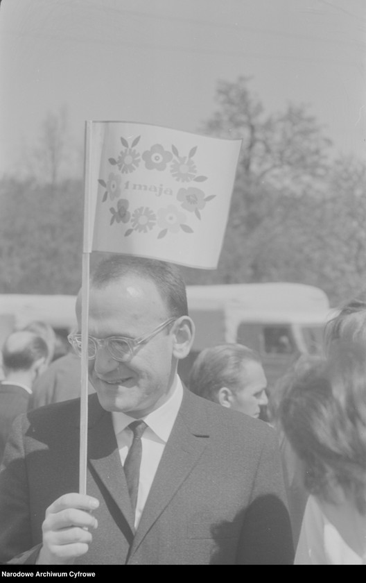 image.from.unit.number "Pochód pierwszomajowy w Warszawie"