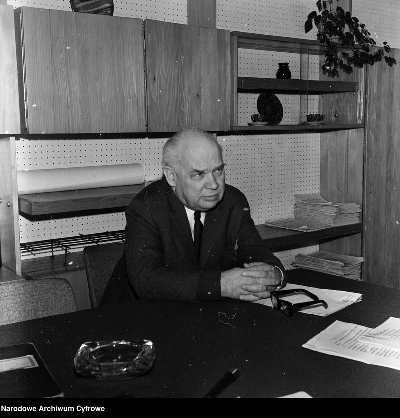 image.from.unit.number "Józef Chałasiński"