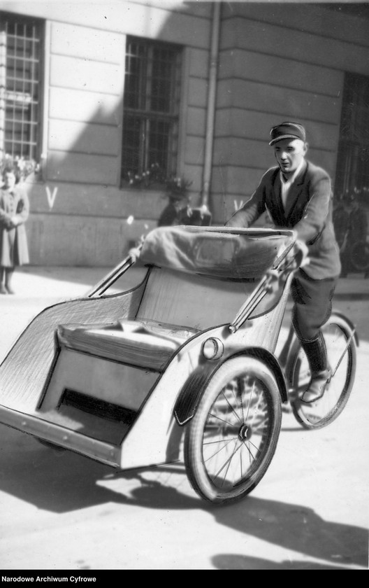 image.from.unit.number "Riksza w Krakowie"