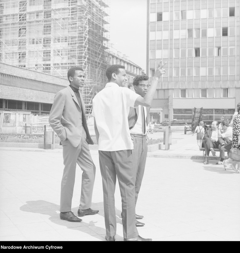 image.from.unit.number "Cudzoziemcy zwiedzający Warszawę"