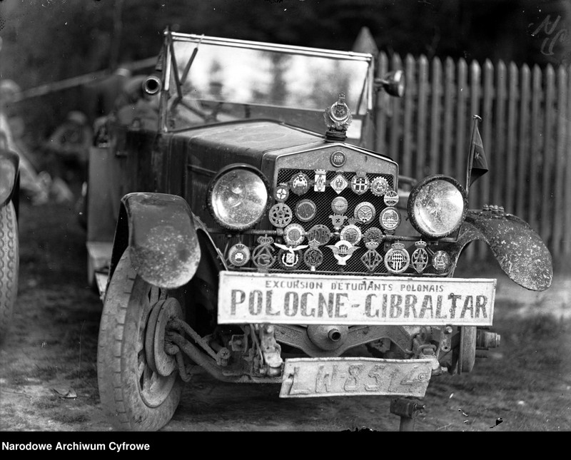 image.from.unit.number "Studenci lwowscy Janisław Kamieński, Janusz Walczak i Lesław Socha, którzy odbyli podróż na trasie Polska-Gibraltar"