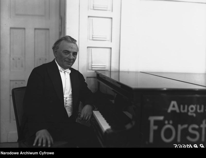 Obraz 2 z kolekcji "Pianiści/stki międzywojnia statycznie przy fortepianie111"