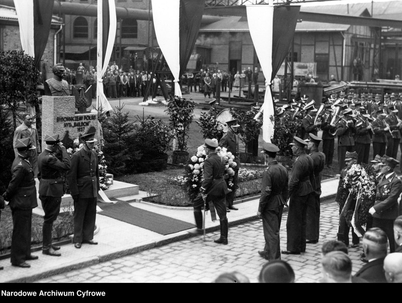 image.from.unit.number "Odsłonięcie pomnika marszałka Józefa Piłsudskiego na terenie Huty Baildon w Katowicach"