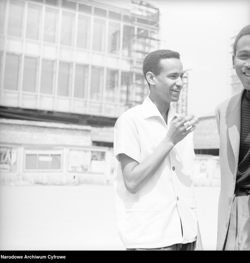 image.from.unit.number "Cudzoziemcy zwiedzający Warszawę"