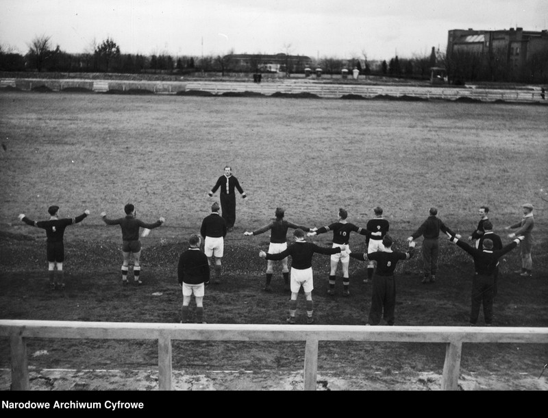image.from.unit.number "Trening piłkarzy Polonii Warszawa na stadionie Polonii przy ul. Konwiktorskiej 6 w Warszawie"