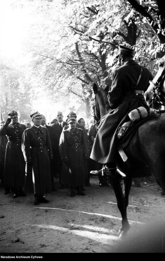 image.from.unit.number "Przeniesienie trumny z prochami hetmana Stefana Czarnieckiego do sarkofagu w Czarncy"