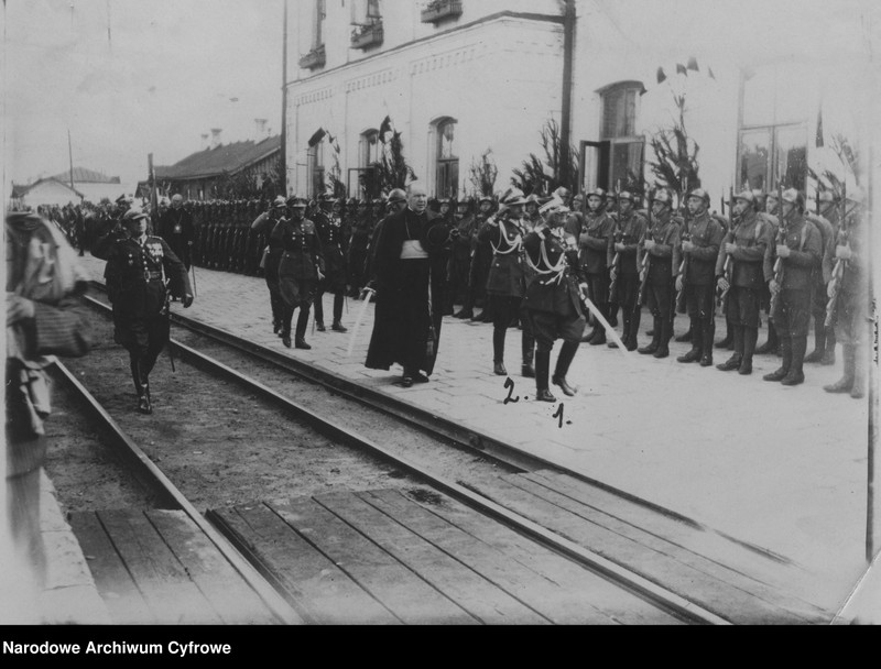 image.from.unit.number "Wręczenie sztandarów 44 i 45 pułkom piechoty"